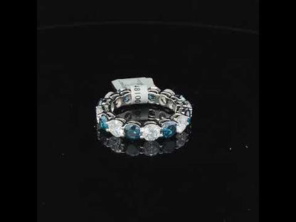 Rotating video showing the jewelry item