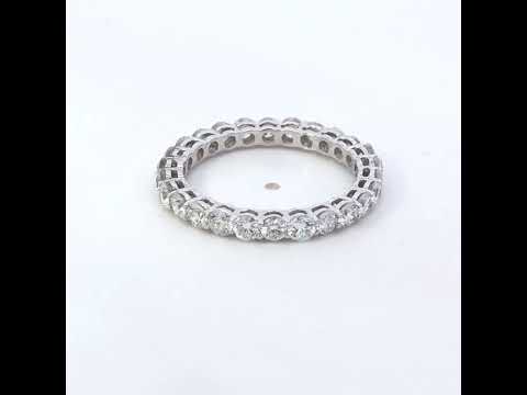 Rotating video showing the jewelry item