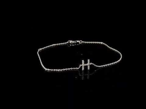Rotating video showing the jewelry item