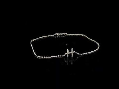 Rotating video showing the jewelry item