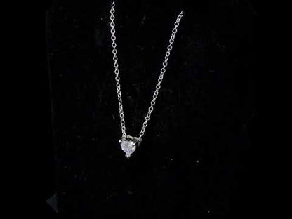 Rotating video showing the jewelry item