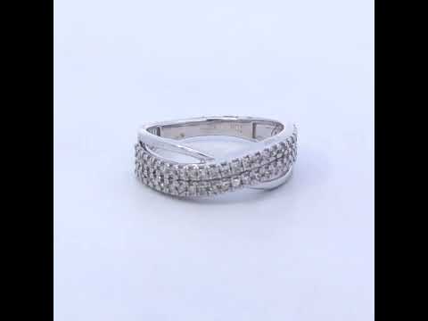 Rotating video showing the jewelry item