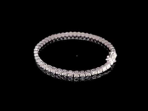 Rotating video showing the jewelry item