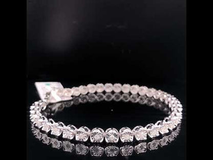 Rotating video showing the jewelry item