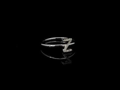 Rotating video showing the jewelry item