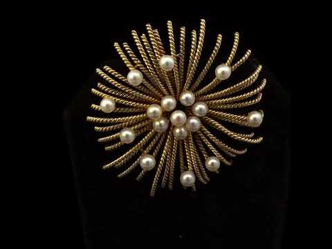 Rotating video showing the jewelry item