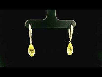 Rotating video showing the jewelry item