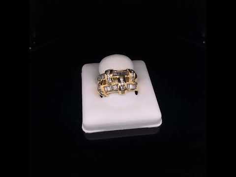 Rotating video showing the jewelry item