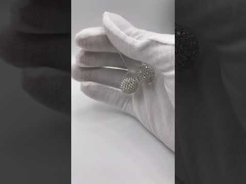 Rotating video showing the jewelry item