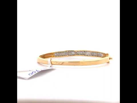 Rotating video showing the jewelry item