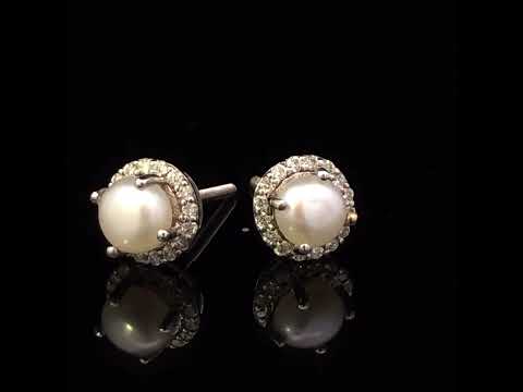 Rotating video showing the jewelry item