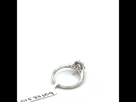 Rotating video showing the jewelry item