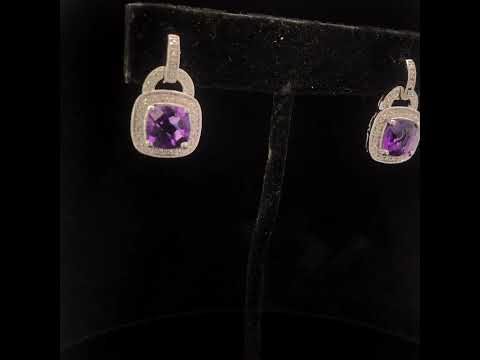 Rotating video showing the jewelry item