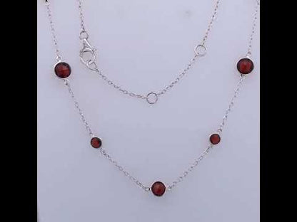 Rotating video showing the jewelry item