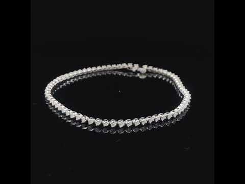 Rotating video showing the jewelry item