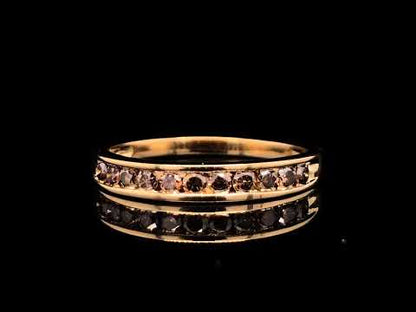 Rotating video showing the jewelry item