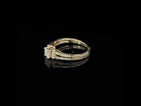 Rotating video showing the jewelry item