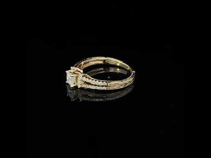 Rotating video showing the jewelry item