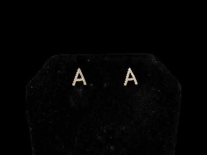 Rotating video showing the jewelry item