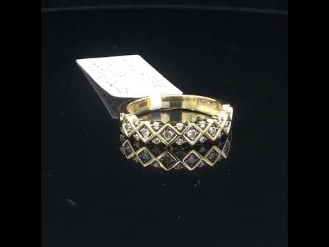 Rotating video showing the jewelry item