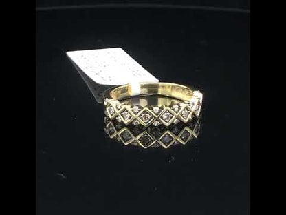 Rotating video showing the jewelry item