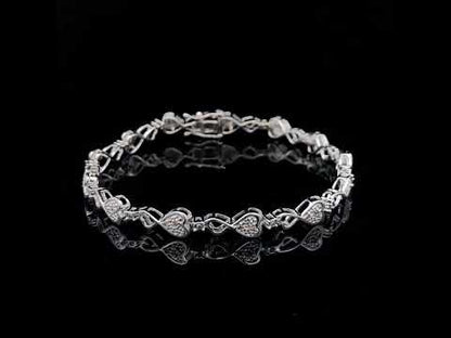 Rotating video showing the jewelry item