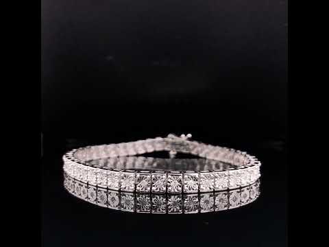 Rotating video showing the jewelry item