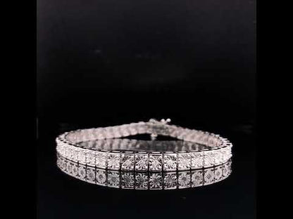 Rotating video showing the jewelry item