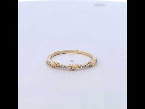 Rotating video showing the jewelry item