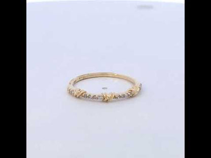 Rotating video showing the jewelry item