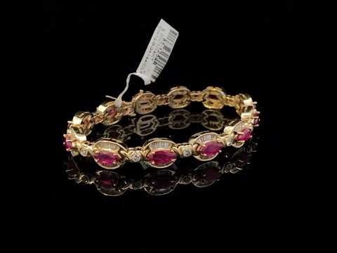 Rotating video showing the jewelry item