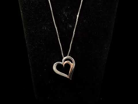 Rotating video showing the jewelry item