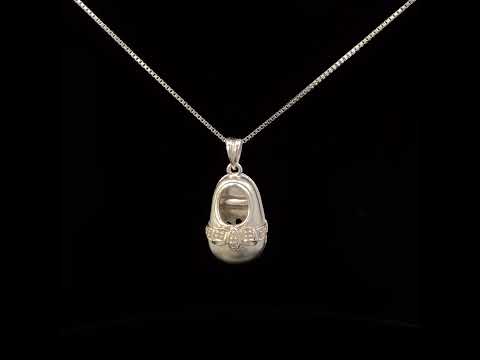 Rotating video showing the jewelry item