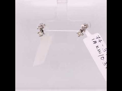 Rotating video showing the jewelry item