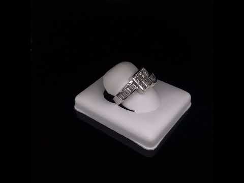 Rotating video showing the jewelry item
