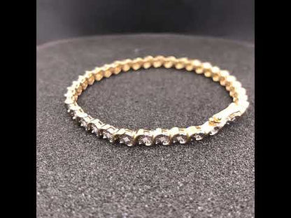 Rotating video showing the jewelry item