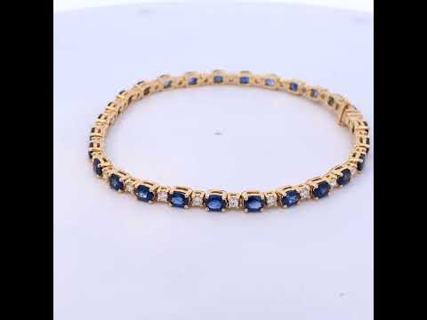 Rotating video showing the jewelry item