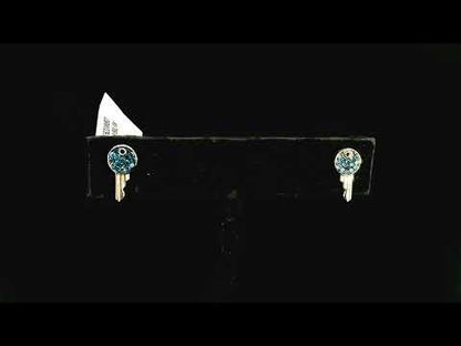 Rotating video showing the jewelry item