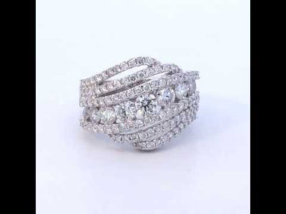 Rotating video showing the jewelry item