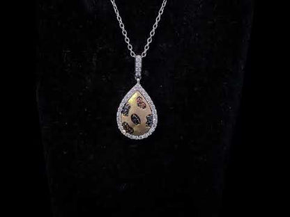 Rotating video showing the jewelry item
