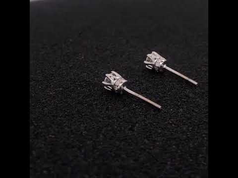 Rotating video showing the jewelry item