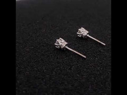 Rotating video showing the jewelry item