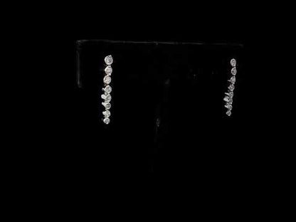 Rotating video showing the jewelry item
