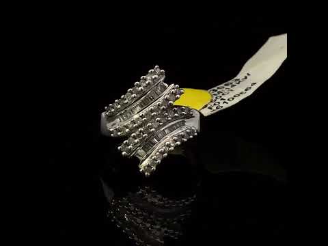 Rotating video showing the jewelry item