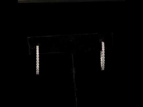 Rotating video showing the jewelry item