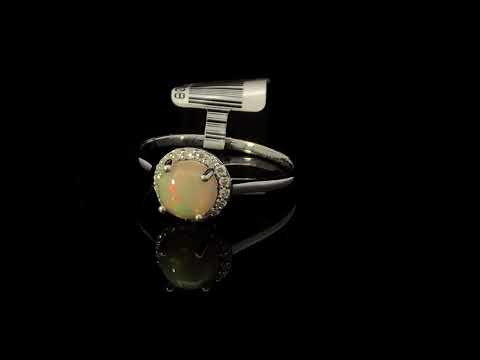 Rotating video showing the jewelry item