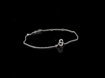 Rotating video showing the jewelry item