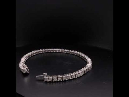 Rotating video showing the jewelry item