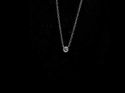 Rotating video showing the jewelry item