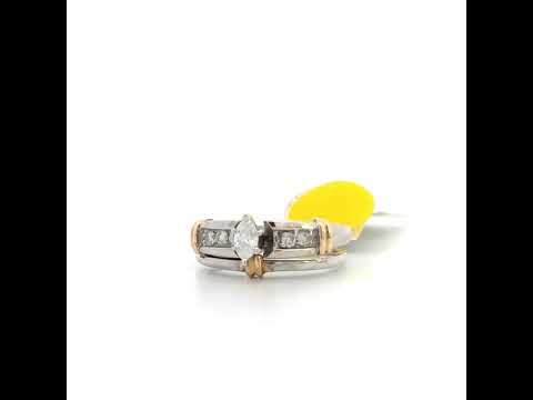 Rotating video showing the jewelry item